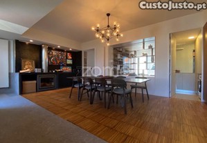 T3 Duplex Remodelado, Com 2 Lugares De Garagem...