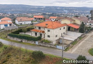 Moradia T4 Com Jardim, Terraço E Amplas Áreas -...
