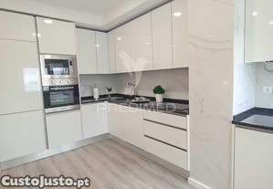 T3 remodelado em são vicente a menos de 10 mins a pé do comboio de santa apolónia (650m) e com vista rio!