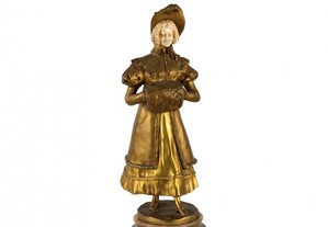 Estátua ouro mulher Charlotte Monginot Arte Nova