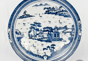 Prato fundo, porcelana da China, decoração Cantão com pagodes e paisagem, circa 1970