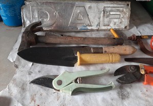 Peças antigas e ferramentas ,para utilização ou colecção.