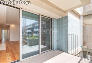 Apartamento T2 Com Varanda Na Seca Do Bacalhau