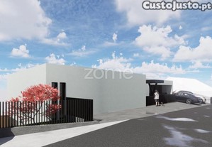 Terreno Urbano Com Estrutura De Moradia...