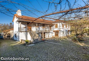 Quinta C/ Exploração Agrícola Em Milheirós De...