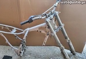 Quadro e suspensão TT 600