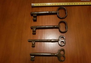 Conjunto de 4 chaves antigas.