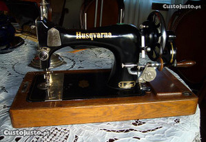 Maquina de Costura Husqvarna como a Nova + UNICA+
