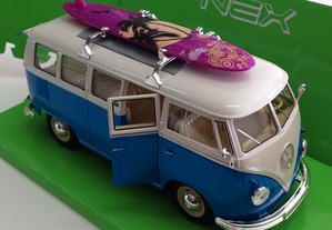 * Miniatura 1:24 Volkswagen VW Classic Bus Surf Com Prancha de Surf (1963)