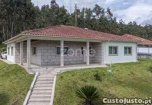 Moradia Térrea Travassos, Póvoa De Lanhoso
