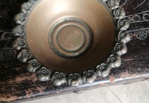 covilhete pequeno antigo em metal