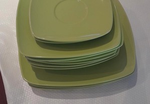 Conjunto de pratos verde