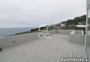 Terreno c/ moradia com 3 quartos - remédios - ponta delgada