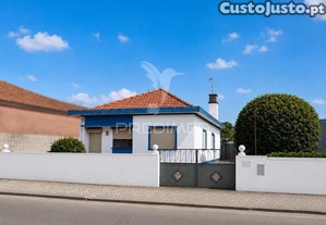 Moradia antiga t3 isolada | centro da gafanha da nazaré | jardim | anexos | potencial de construção em altura