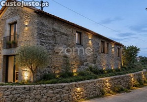 Ruína Em Pedra Com Terreno De 702 M² |...