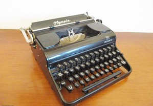Maquina de escrever Olympia antiga