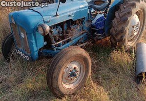Trator agrcola
