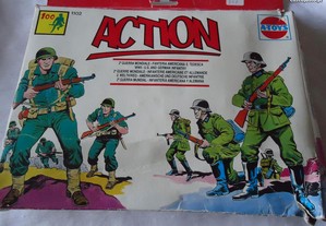 Caixa de brinquedos soldados 2 Guerra Mundial Action -A Toys Ano da edição1983