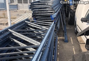 Vrios metros de estantes para desocupar