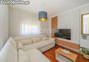 Apartamento T3 E Lugar De Garagem Em Espinho