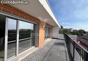 T1 no último piso com terraço e vistas desafogadas - azurém - guimarães