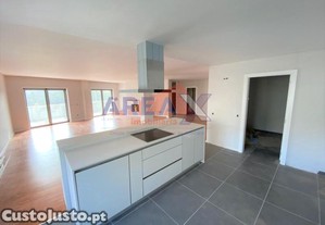 Novo! Pronto A Habitar! T5 - 6 Andar - 266M2