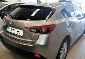 Mazda 3 SkyActive salvado