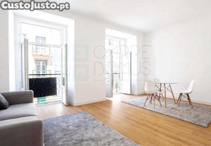 Charmoso Apartamento T2, Remodelado E Equipado,...