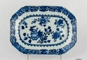Travessa porcelana da China, dinastia Qing, período Qianlong, séc. XVIII