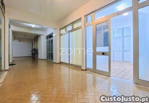 Loja Comercial Na Zona Ribeirinha - Portimão