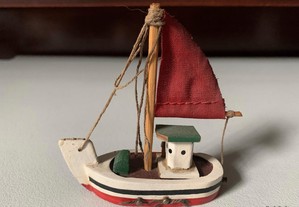 Figura Decorativa - Barco de Madeira