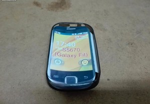 Capa em Silicone Samsung Galaxy Fit (S5670) Opaca