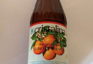 Antiga garrafa selada de 1L de laranjada Cristalina