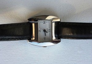Relógio em pele com bracelete preta da GUESS