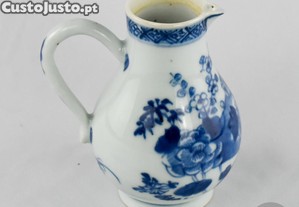 Leiteira porcelana da China, decora��o floral, Qianlong s�c. XVIII