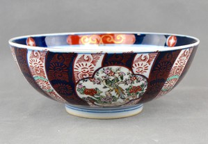 Taça em Porcelana Oriental, pintada à mão