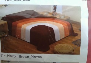 2 cobertores tipo Pierre Cardim cama de casal