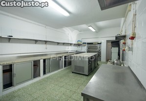 Fábrica - pastelaria - padaria, totalmente equipada no centro do alandroal