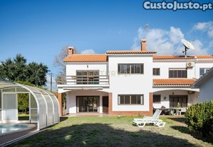 Moradia T4 com Piscina e 900m de Terreno   Marisol, Charneca da Caparica