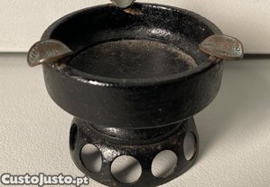 Cinzeiro de Metal Decorativo