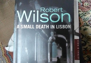 Livro A Small Death In Lisbon de Robert Wilson - Em Inglês