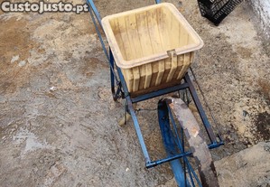 Carro de distribuição de adubo