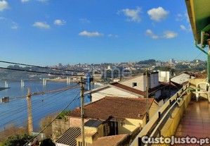 Moradia Multifamiliar A 150M Do Rio Douro
