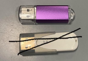 3 pen drives de várias capacidades