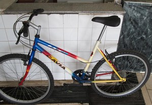 Bicicleta marca cavia roda 26