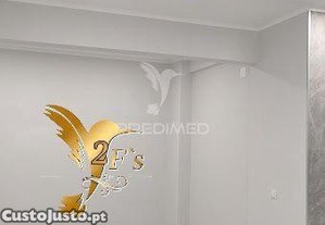 Apartamento t1 remodelado com varanda e elevador no centro da amadora