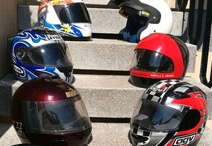 Rara coleção de capacetes vintage para vend troc