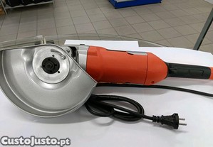 Rebarbadora Black+Decker 2000W-230mm