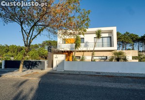 Moradia de Luxo na Nazar�   Conforto, Funcionalidade e Localiza��o de Excel�ncia