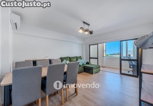 Apartamento T2 renovado, mobilado e a 100m da praia, em Quarteira